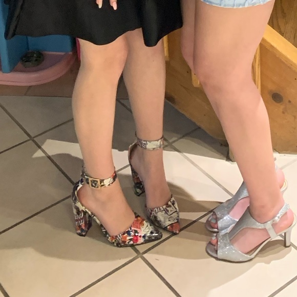 Mary Jane graffiti heels!!🤩 - Picture 3 of 8